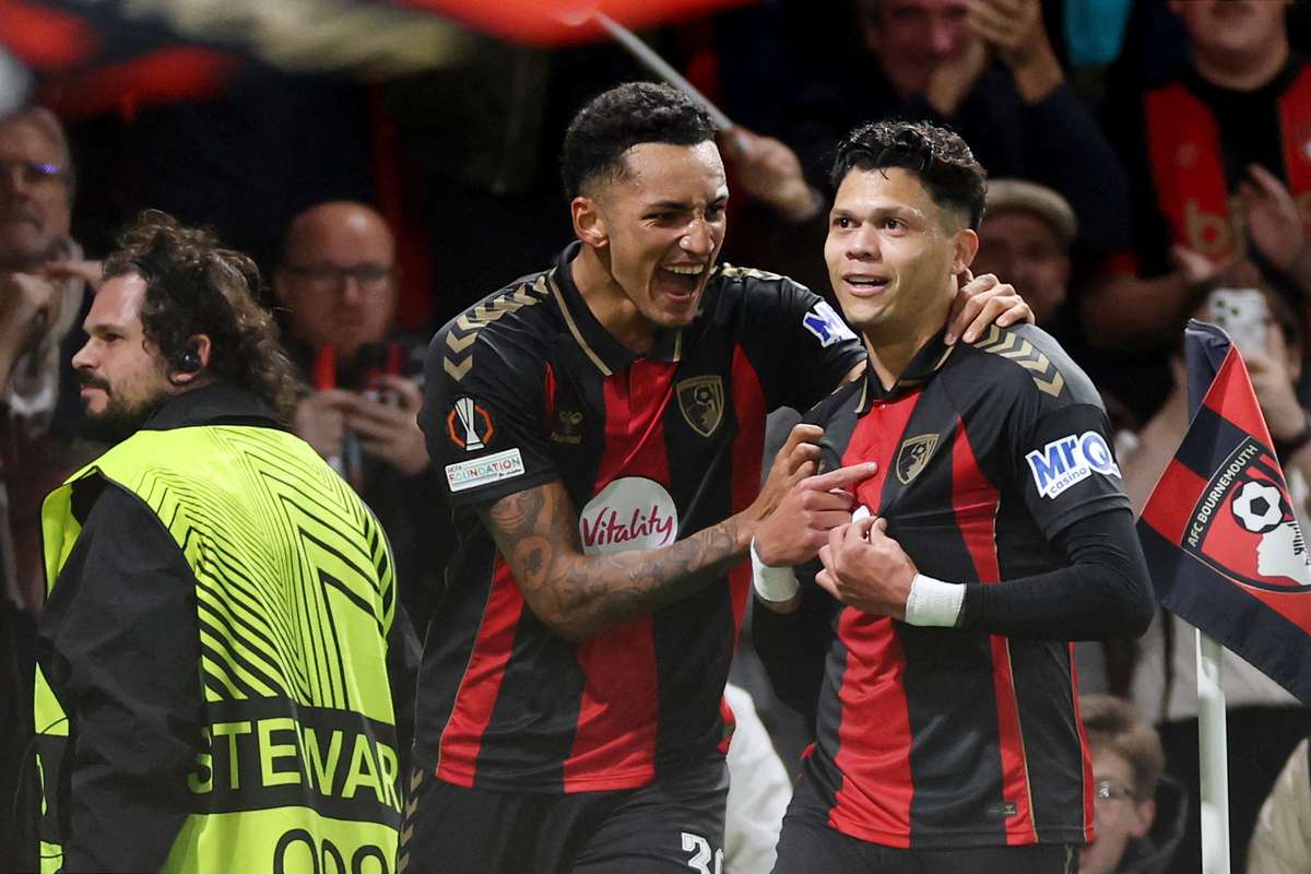 Evanílson e Rayan marcam em vitória histórica do Bournemouth na Liga Europa